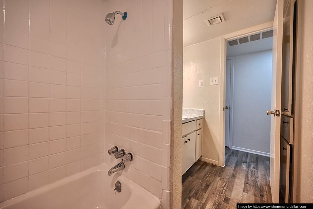 Stone Manor - 3